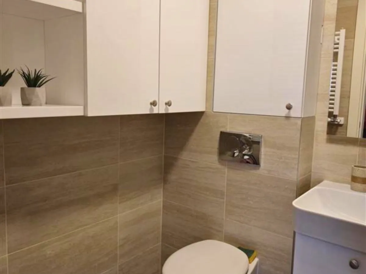 Izdavanje, trosoban stan, 80m², Novi Beograd Sve Podlokacije, Beograd