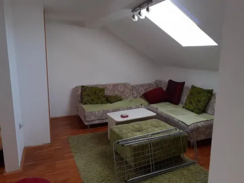 Izdavanje, jednosoban stan, 38m², Centar, Novi Sad