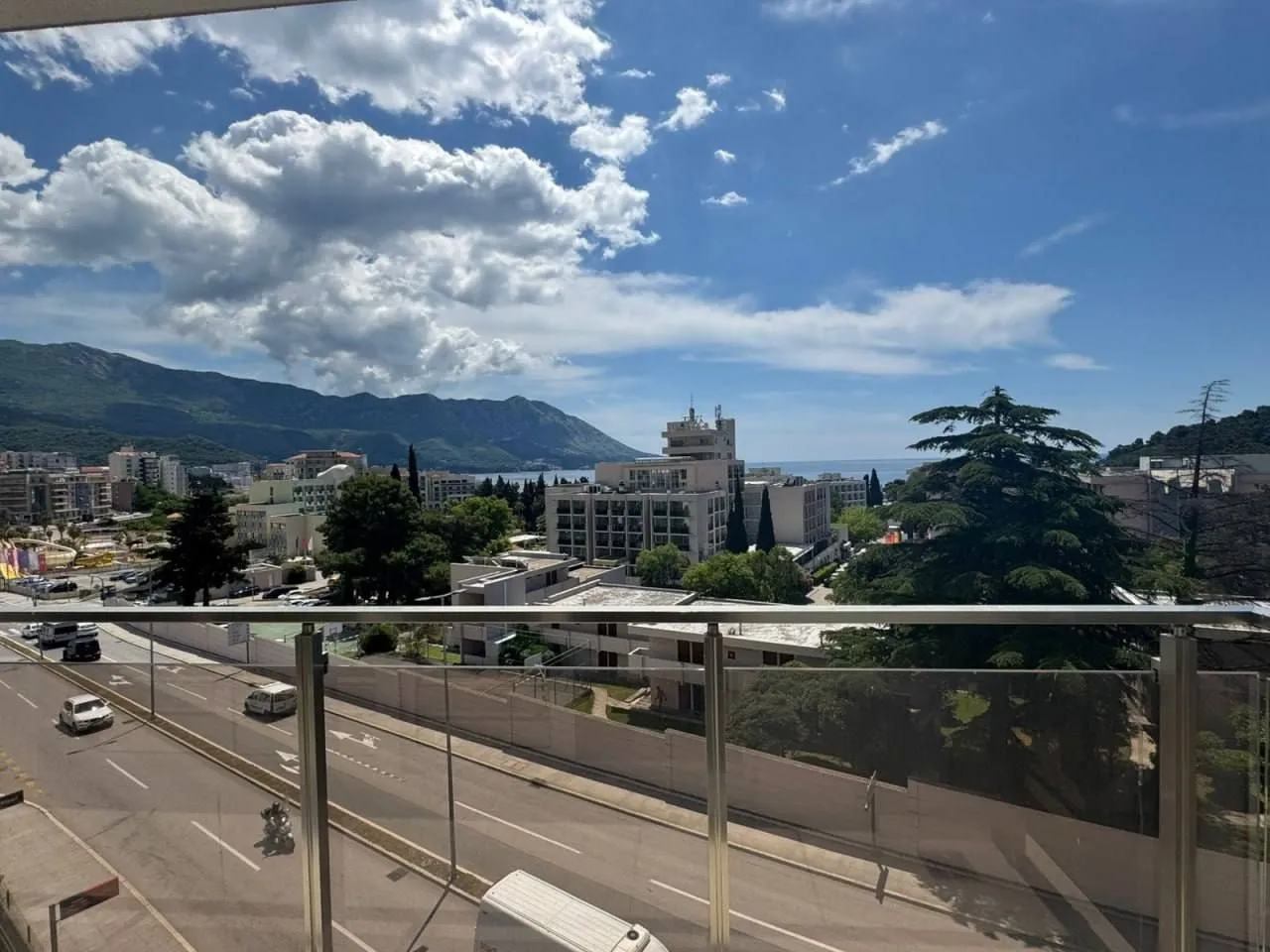 Rent, three bedroom apartment, 90m², Bečići, Budva