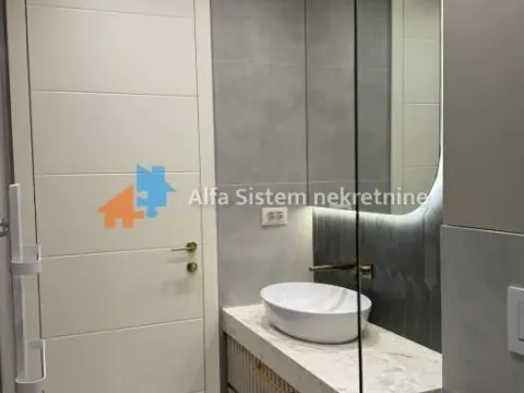 Izdavanje, trosoban stan, 113m², Vračar Centar, Vračar Sve Podlokacije - image 18