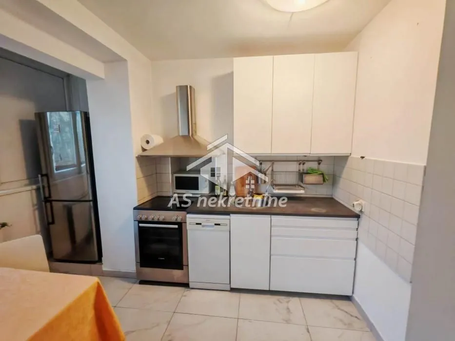 Rent, three bedroom apartment, 73m², Kalenić Pijaca, Vračar Sve Podlokacije