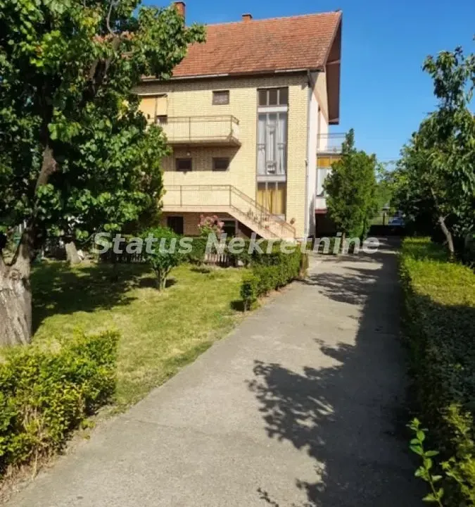 Prodaja, kuća, 875m², Kać, Novi Sad Sve Podlokacije