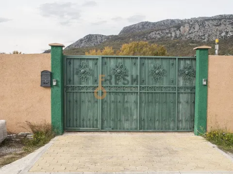 Sale, house, 400m², Ostalo, Podgorica - image 19