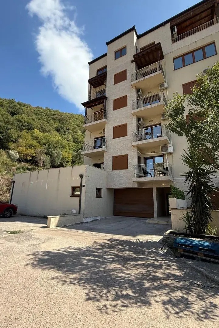 Prodaja, dvosoban stan, 61m², Petrovac, Budva
