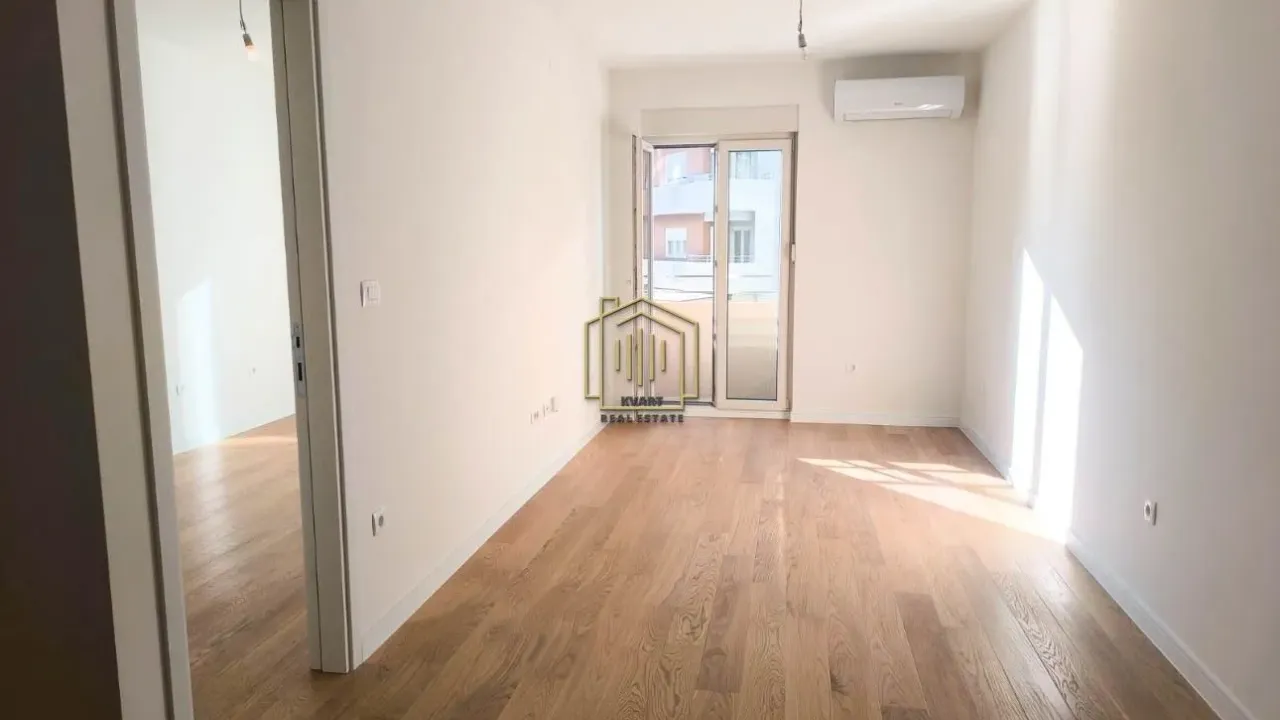 Izdavanje, jednosoban stan, 42m², Central Point, Podgorica