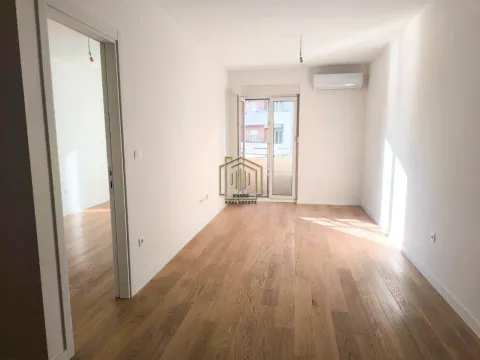 Izdavanje, jednosoban stan, 42m², Central Point, Podgorica
