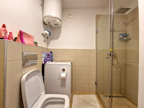 Rent, one bedroom apartment, 45m², Budva, Crna Gora - image 11