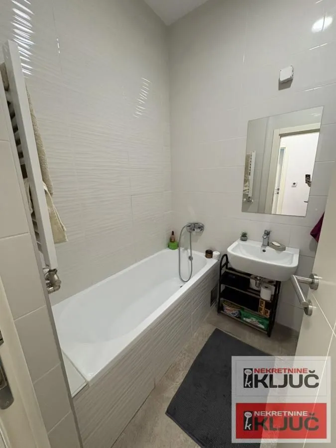 Prodaja, jednosoban stan, 39m², Rotkvarija, Novi Sad Sve Podlokacije
