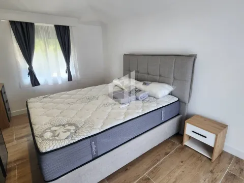 Rent, three bedroom apartment, 120m², Tivat, Crna Gora - image 11