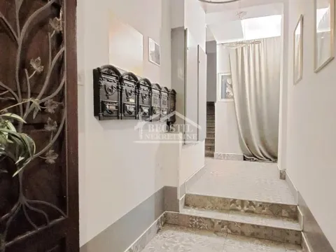 Izdavanje, četvorosoban stan, 119m², Stari Grad, Beograd - image 19