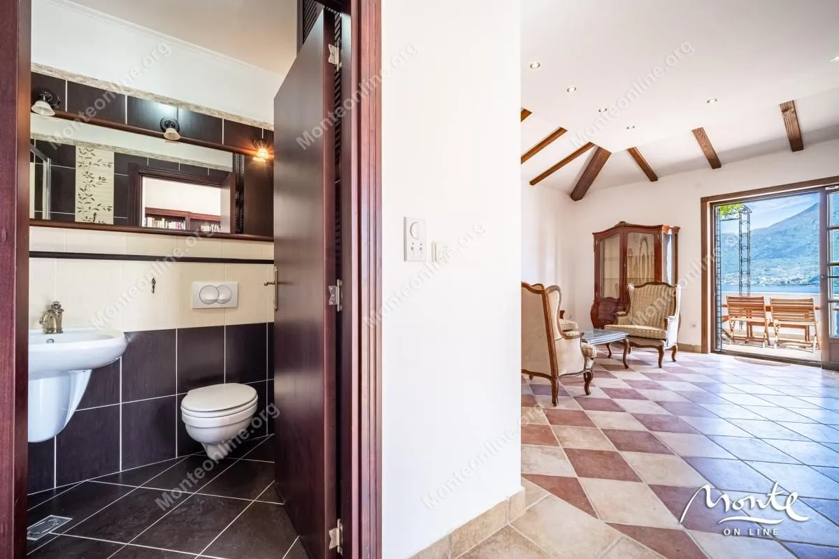 Prodaja, dvosoban stan, 92m², Kostanjica, Kotor