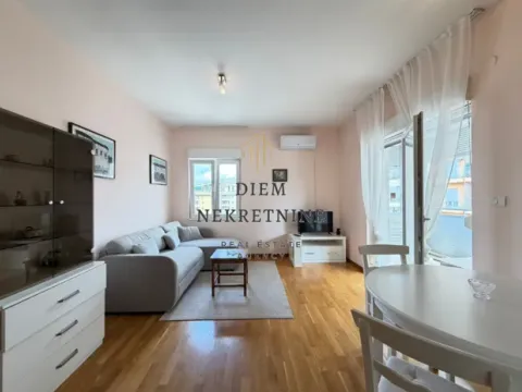 Izdavanje, jednosoban stan, 50m², City Kvart, Podgorica - image 12