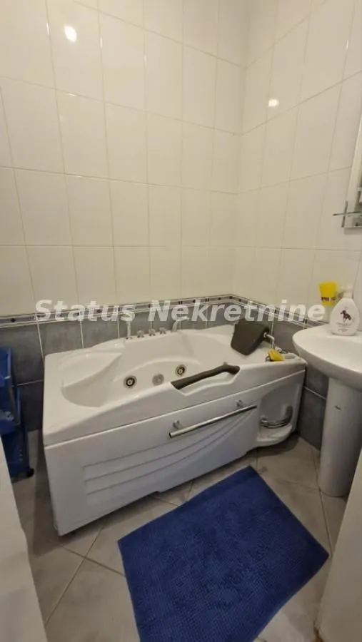Prodaja, četvorosoban stan, 120m², Centar, Novi Sad