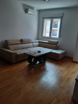 Living room with a corner sofa and a coffee table. - image 10