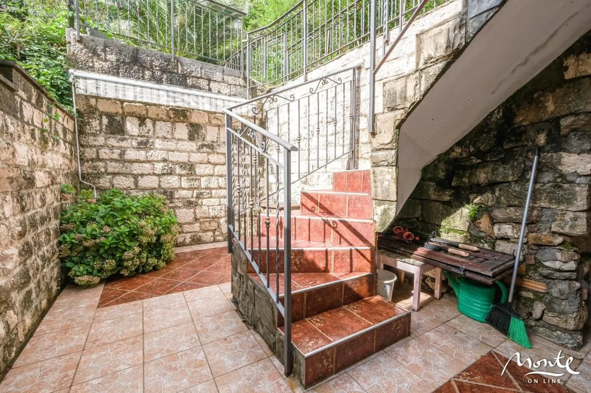 Sale, three bedroom apartment, 80m², Prčanj, Kotor