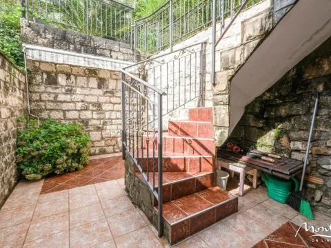Prodaja, trosoban stan, 80m², Prčanj, Kotor - image 13