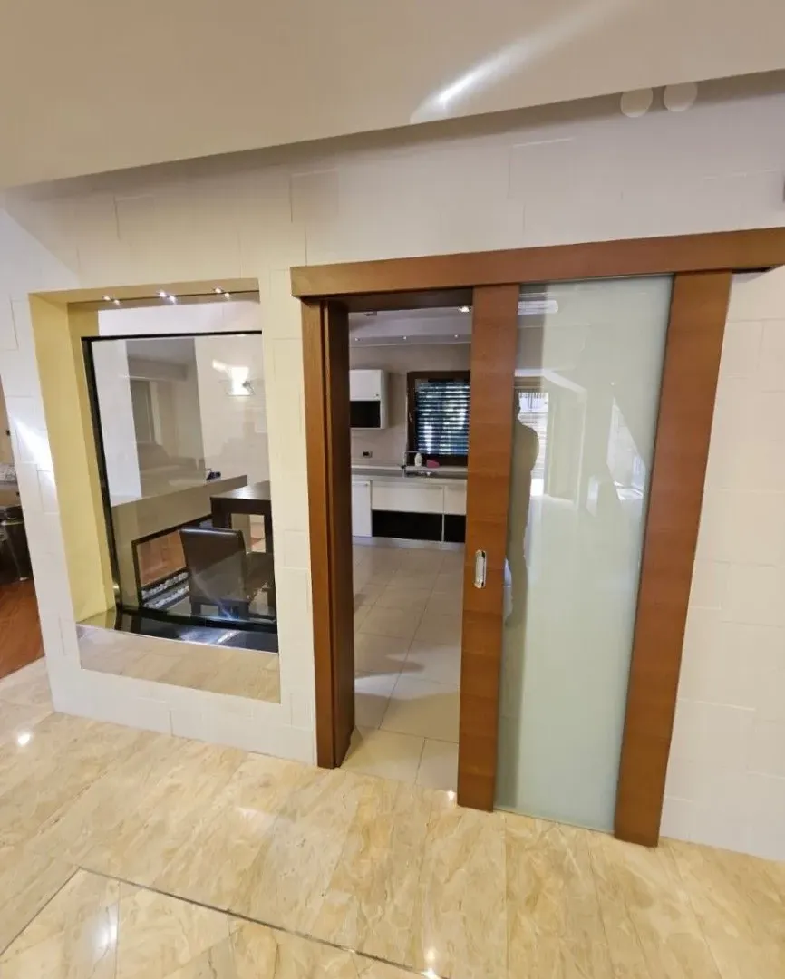 Izdavanje, kuća, 380m², Mareza, Podgorica