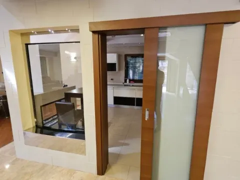 Izdavanje, kuća, 380m², Mareza, Podgorica - image 13