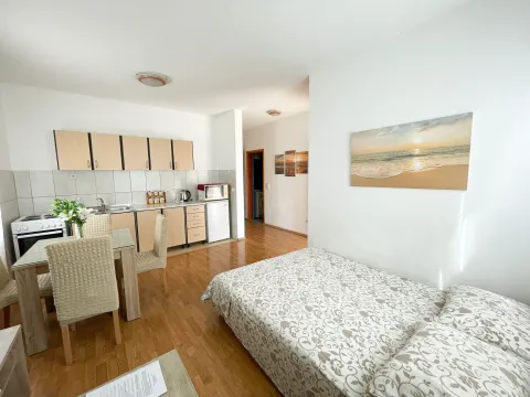Izdavanje, jednosoban stan, 50m², Centar, Bar - image 3