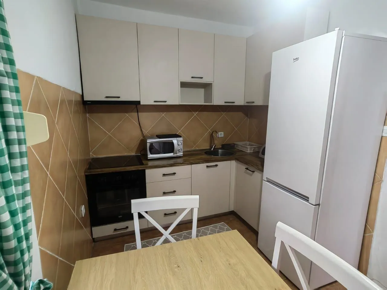 Izdavanje, jednosoban stan, 58m², Stari Aerodrom, Podgorica