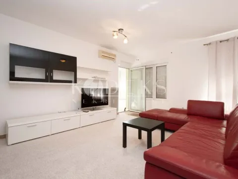 Izdavanje, dvosoban stan, 69m², Ljubović, Podgorica - image 2