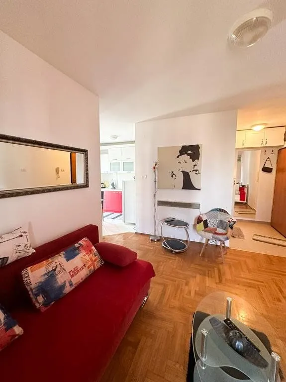 Izdavanje, jednosoban stan, 44m², Podgorica, Crna Gora