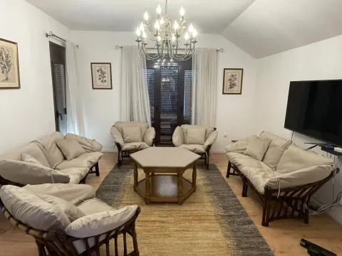 Izdavanje, trosoban stan, 100m², Gornja Gorica, Podgorica - image 2