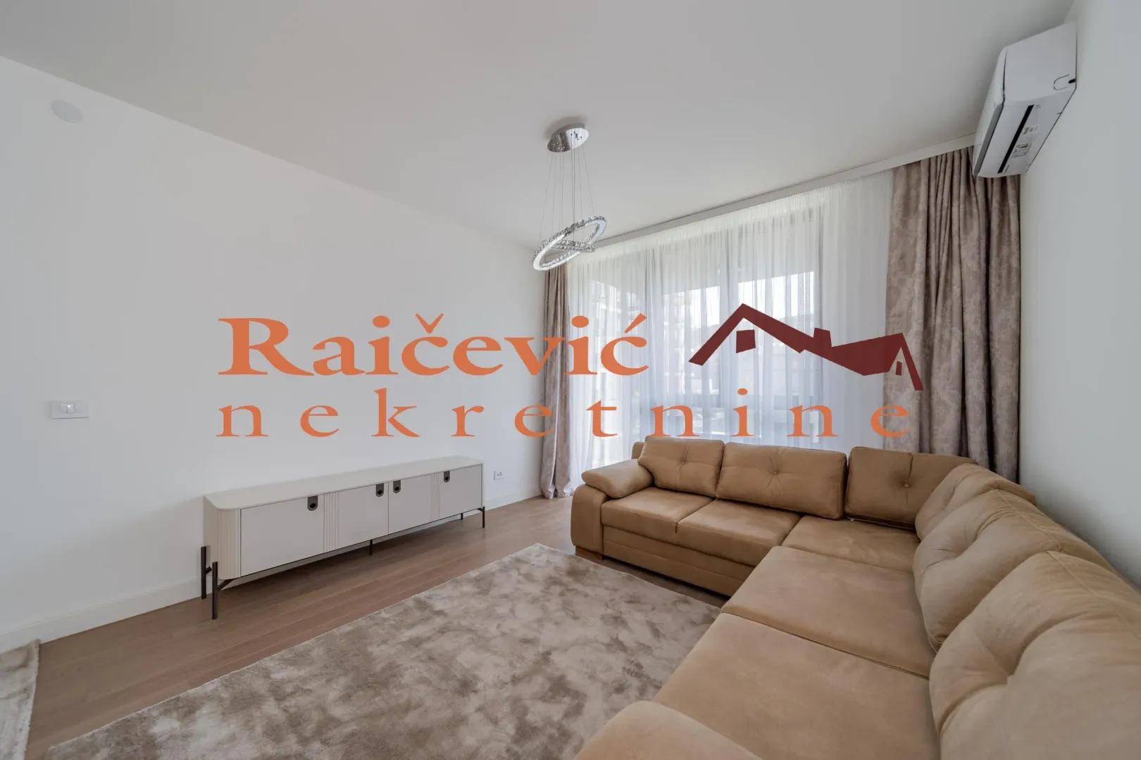 Izdavanje, trosoban stan, 76m², Savski Venac, Beograd
