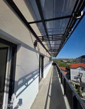 Long covered terrace with a view of the neighborhood. - image 19