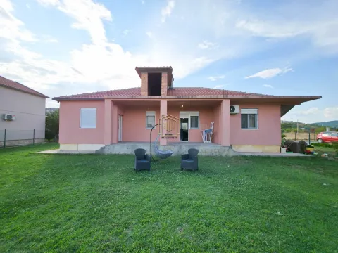 Izdavanje, kuća, 137m², Donji Kokoti, Podgorica - image 1