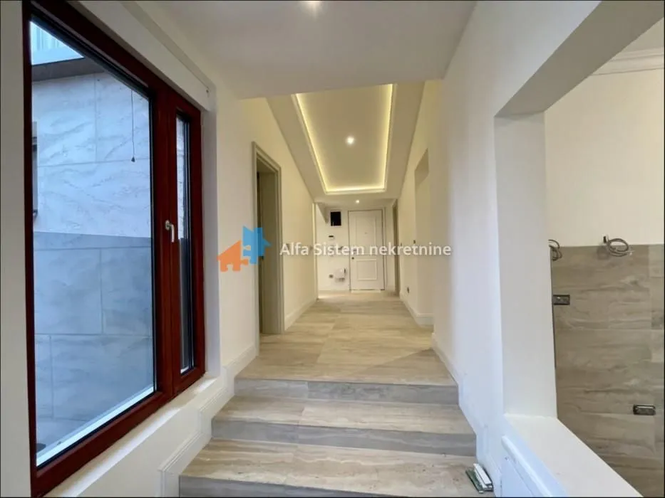 Izdavanje, četvorosoban stan, 174m², Savski Venac, Beograd