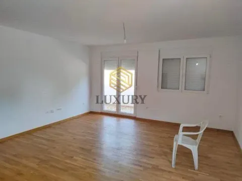 Rent, two bedroom apartment, 69m², Ljubović, Podgorica - image 9