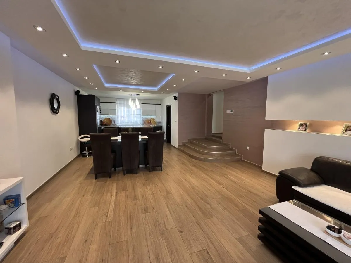 Sale, house, 402m², Adice, Novi Sad Sve Podlokacije