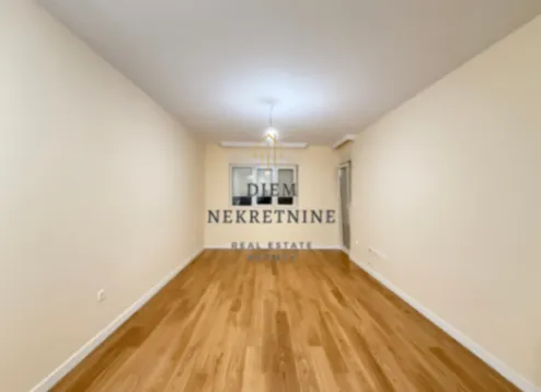 Izdavanje, dvosoban stan, 72m², Central Point, Podgorica