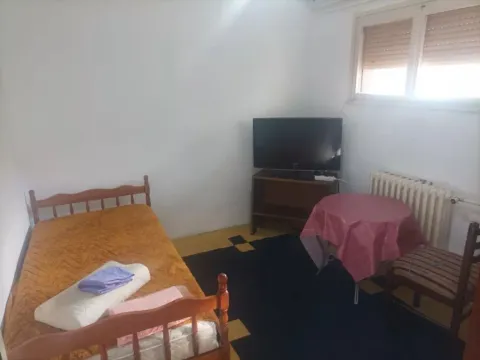 Rent, one bedroom apartment, 50m², Julino Brdo, Beograd - image 3