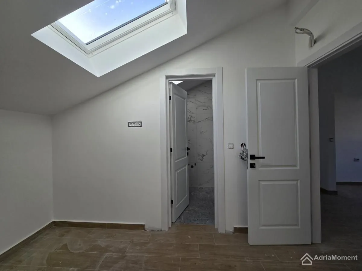 Prodaja, trosoban stan, 94m², Škaljari, Kotor