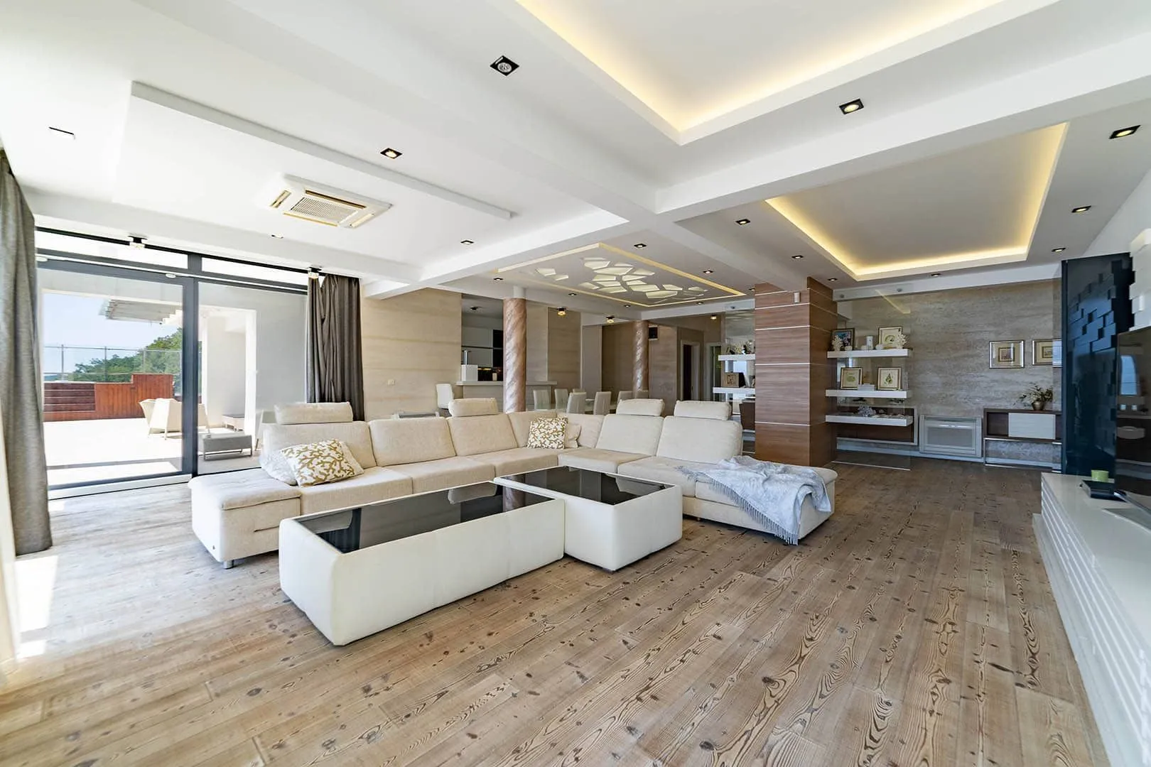 Sale, four bedroom apartment, 355m², Bečići, Budva