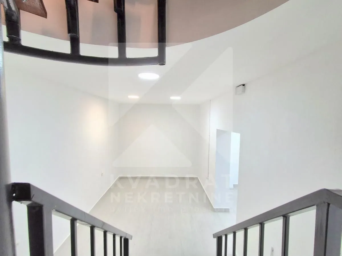 Rent, office space, 64m², Blok 7, Podgorica
