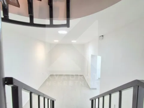 Rent, office space, 64m², Blok 7, Podgorica - image 9