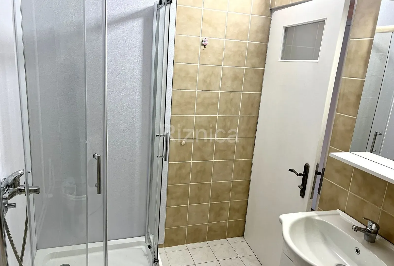Izdavanje, jednosoban stan, 52m², Niš, Srbija