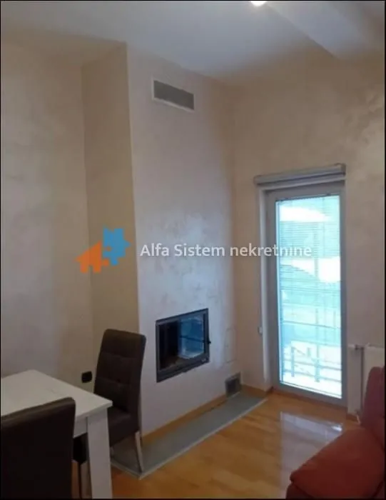 Izdavanje, trosoban stan, 98m², Savski Venac, Beograd
