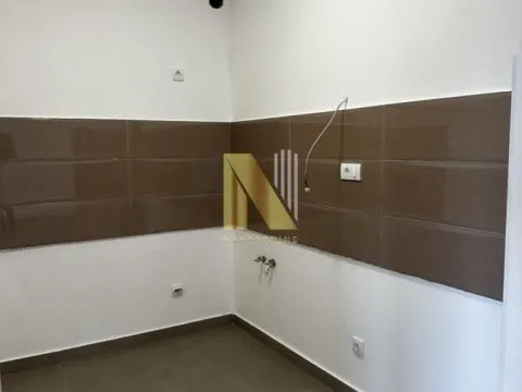 Prodaja, četvorosoban stan, 80m², Mišeluk, Petrovaradin - image 4