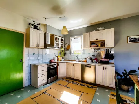 Prodaja, kuća, 150m², Tološi, Podgorica - image 10