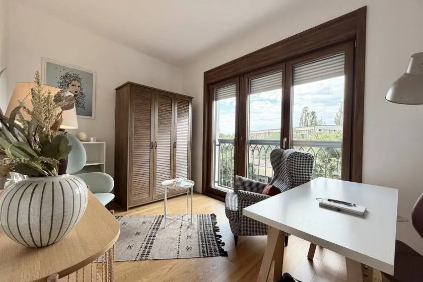 Izdavanje, četvorosoban stan, 81m², Dorćol Sve Podlokacije, Beograd