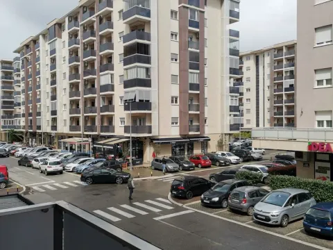 Izdavanje, jednosoban stan, 46m², City Kvart, Podgorica - image 1