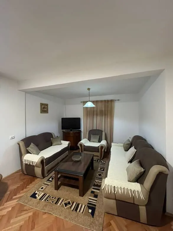 Izdavanje, dvosoban stan, 90m², Dalmatinska ulica, Podgorica