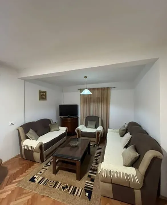 Izdavanje, dvosoban stan, 90m², Dalmatinska ulica, Podgorica