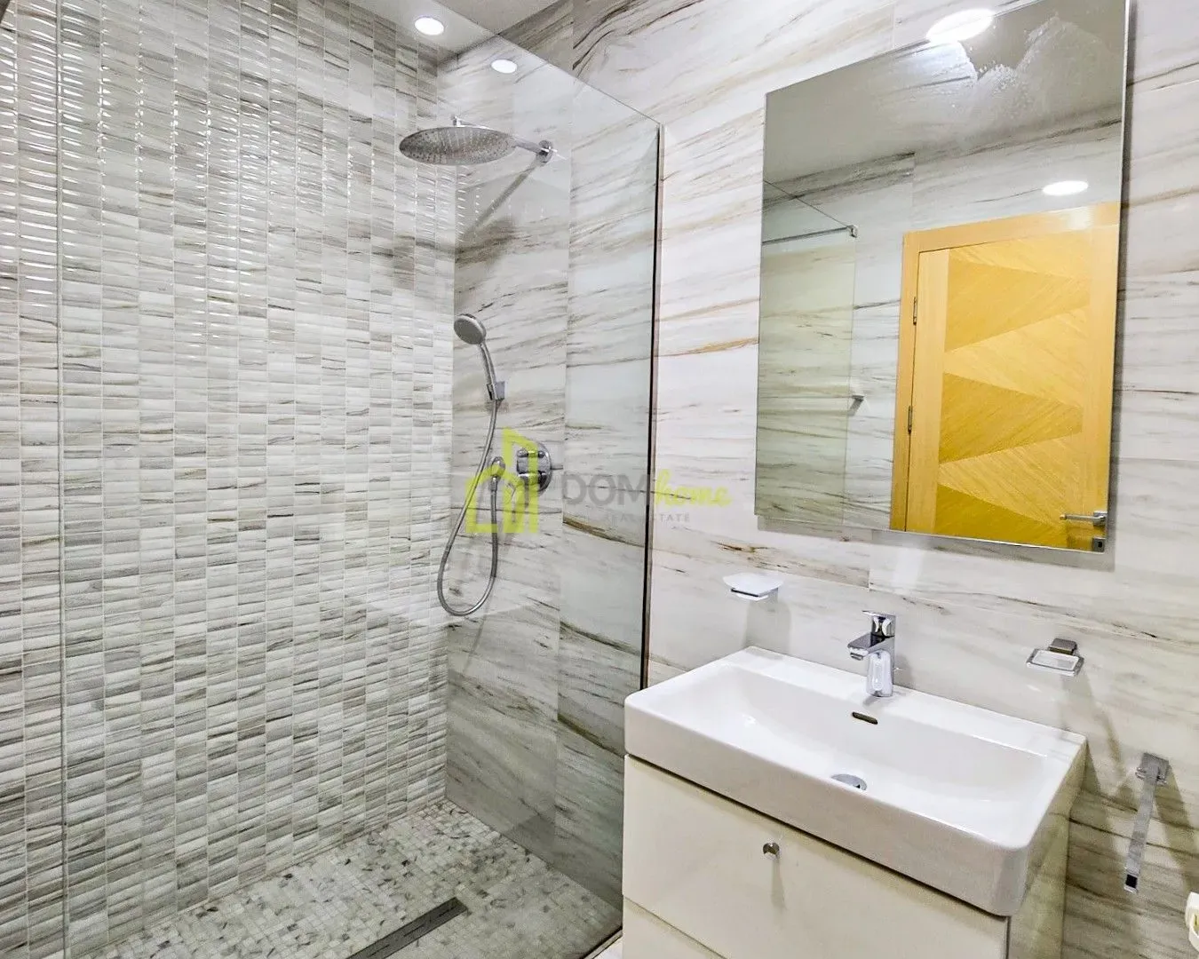 Izdavanje, trosoban stan, 95m², Momišići, Podgorica