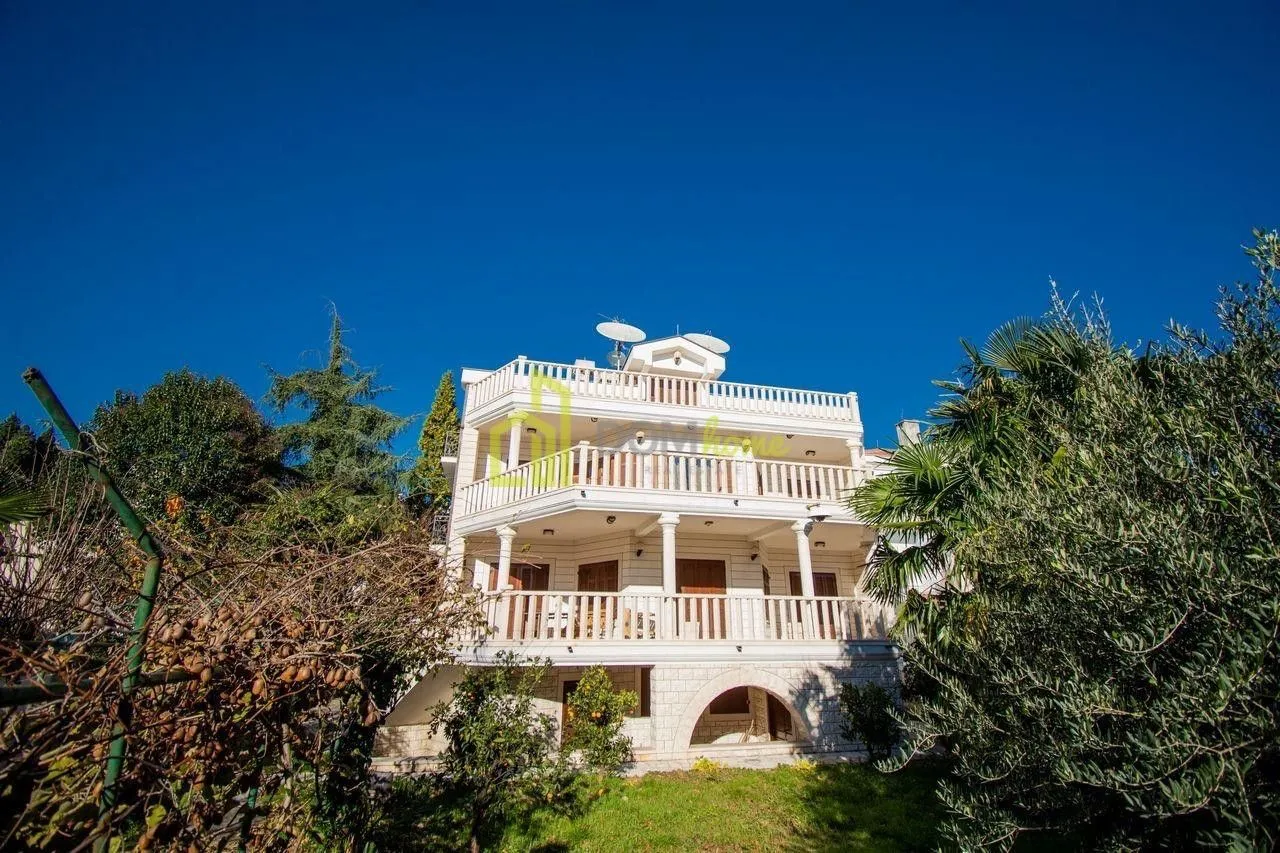 Prodaja, kuća, 750m², Pod Goricom, Podgorica