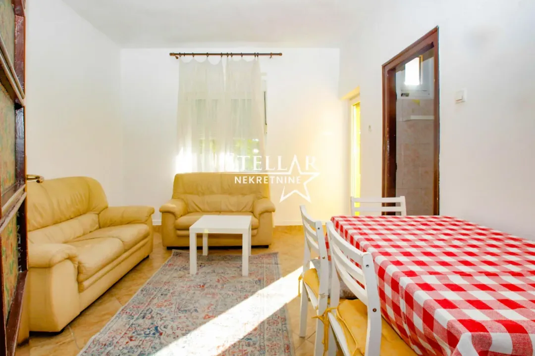 Izdavanje, dvosoban stan, 60m², Centar, Podgorica